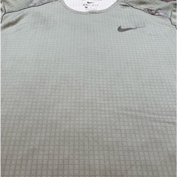 Nike Dri-fit T-shirt - Picture 2 of 5